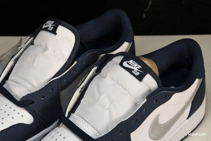 Jordan CJ7891 400 Low Midnight Navy SB 1 1122